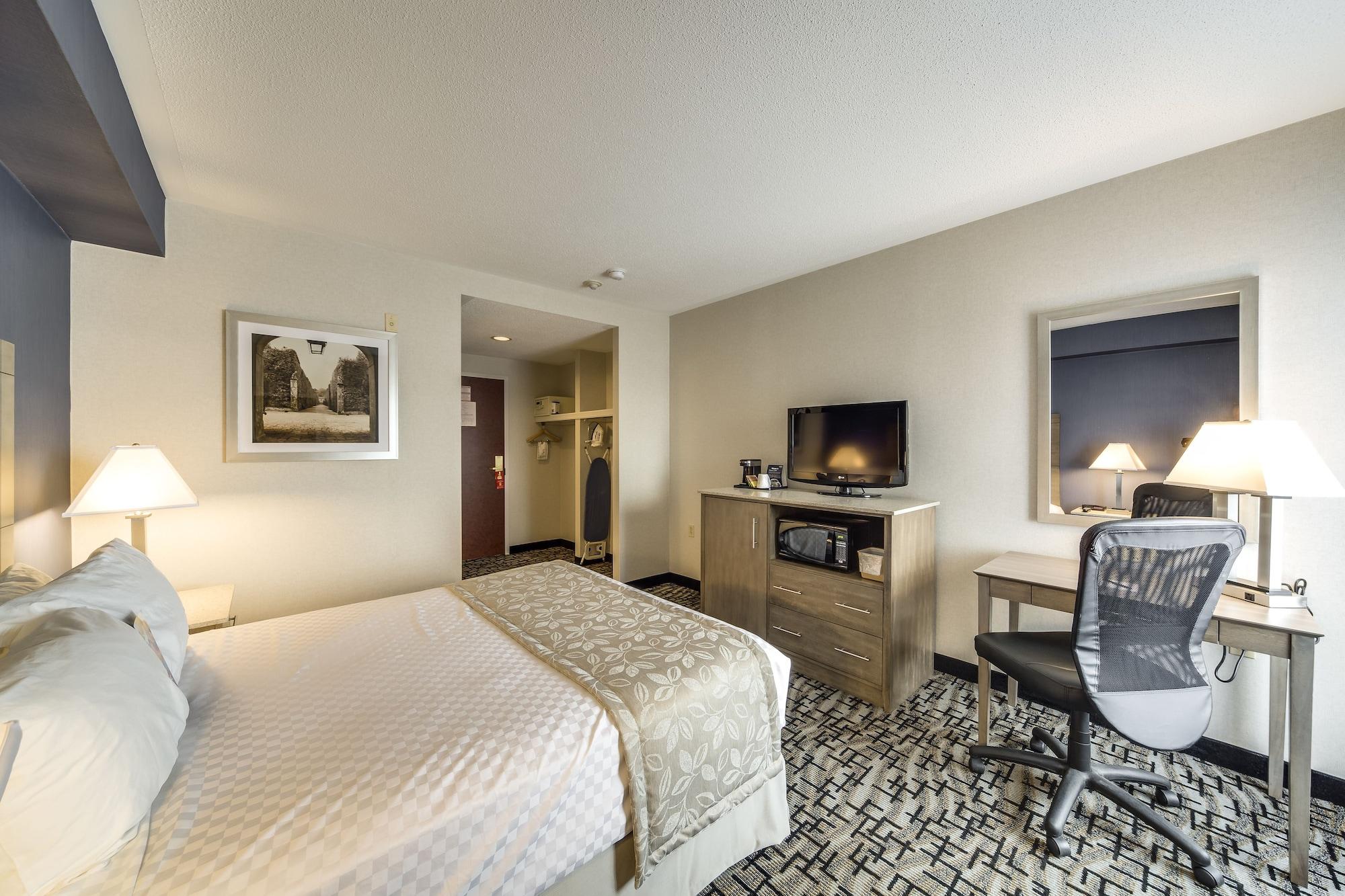 Monte Carlo Inn Oakville Suites Buitenkant foto