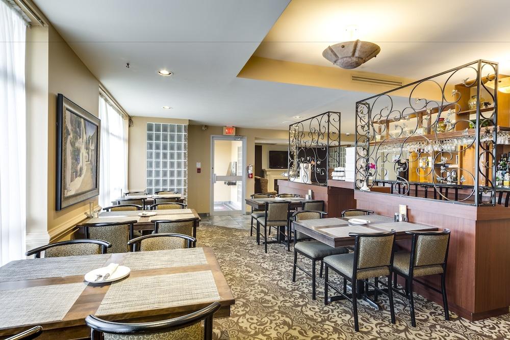Monte Carlo Inn Oakville Suites Buitenkant foto