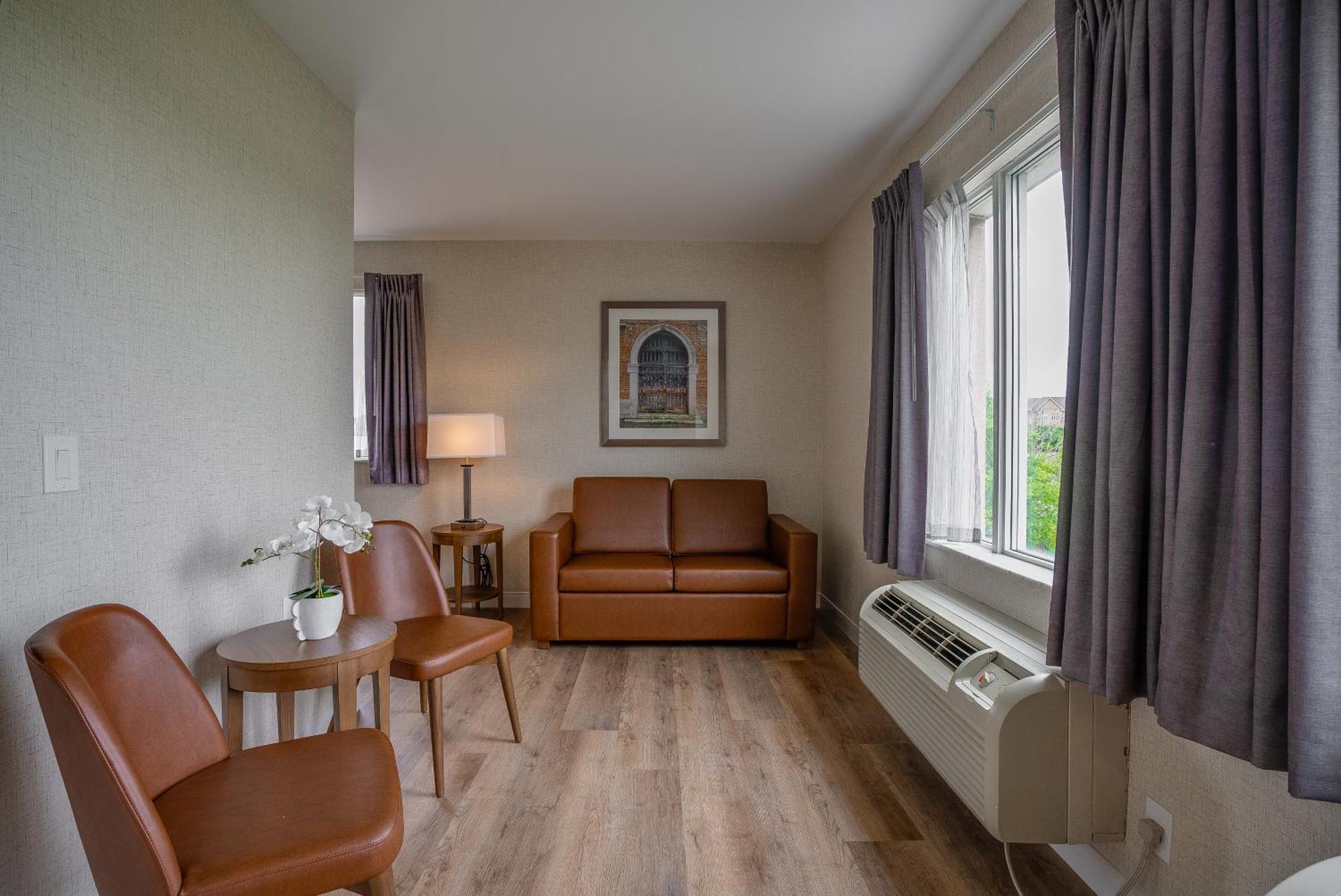 Monte Carlo Inn Oakville Suites Buitenkant foto