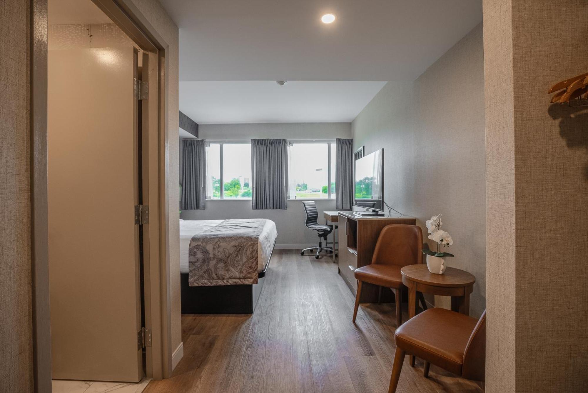 Monte Carlo Inn Oakville Suites Buitenkant foto