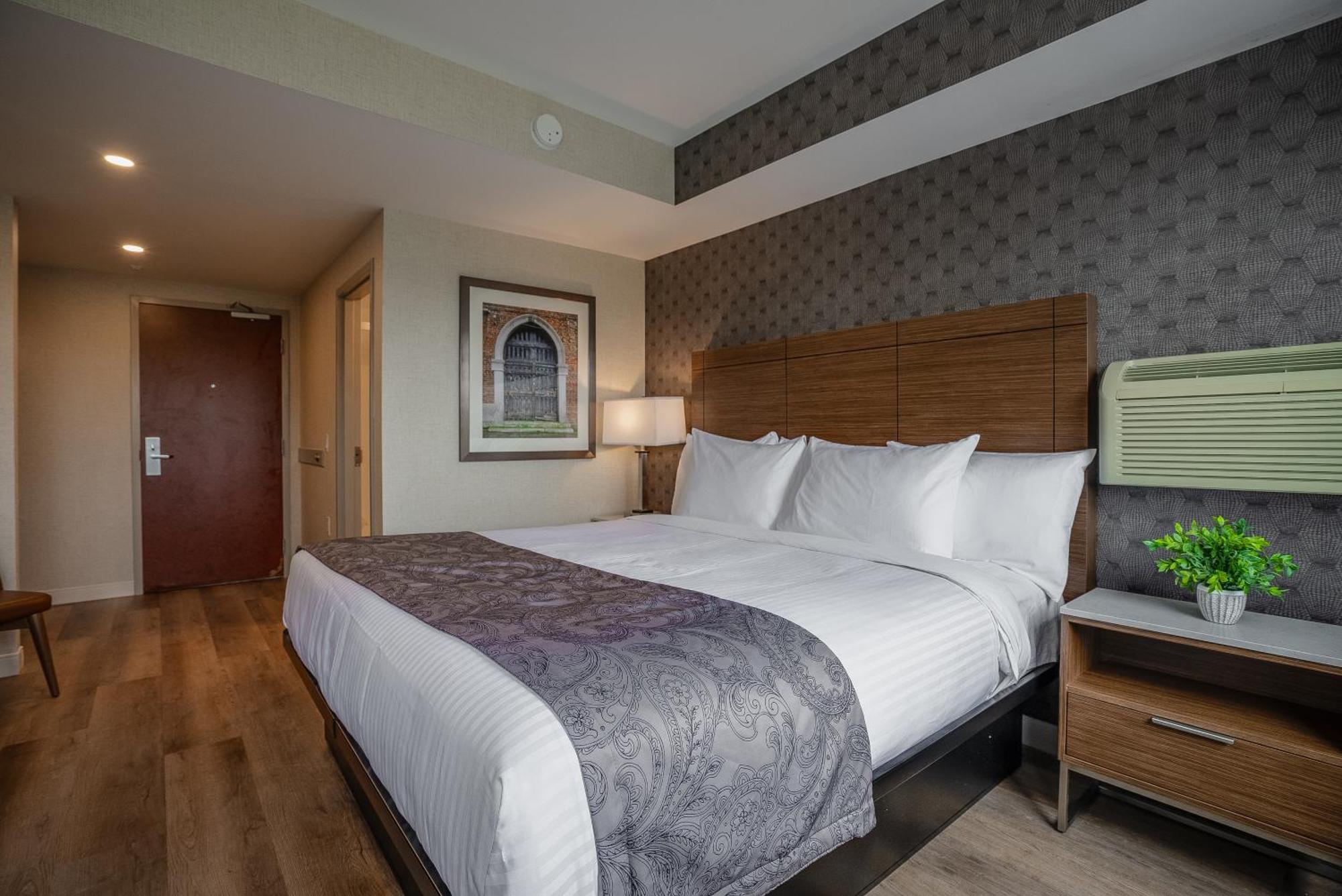 Monte Carlo Inn Oakville Suites Buitenkant foto