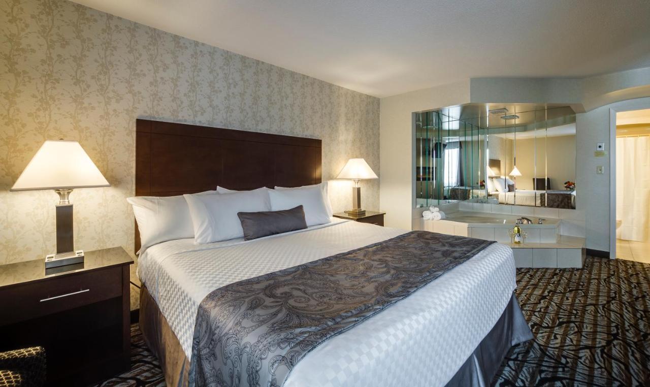 Monte Carlo Inn Oakville Suites Buitenkant foto