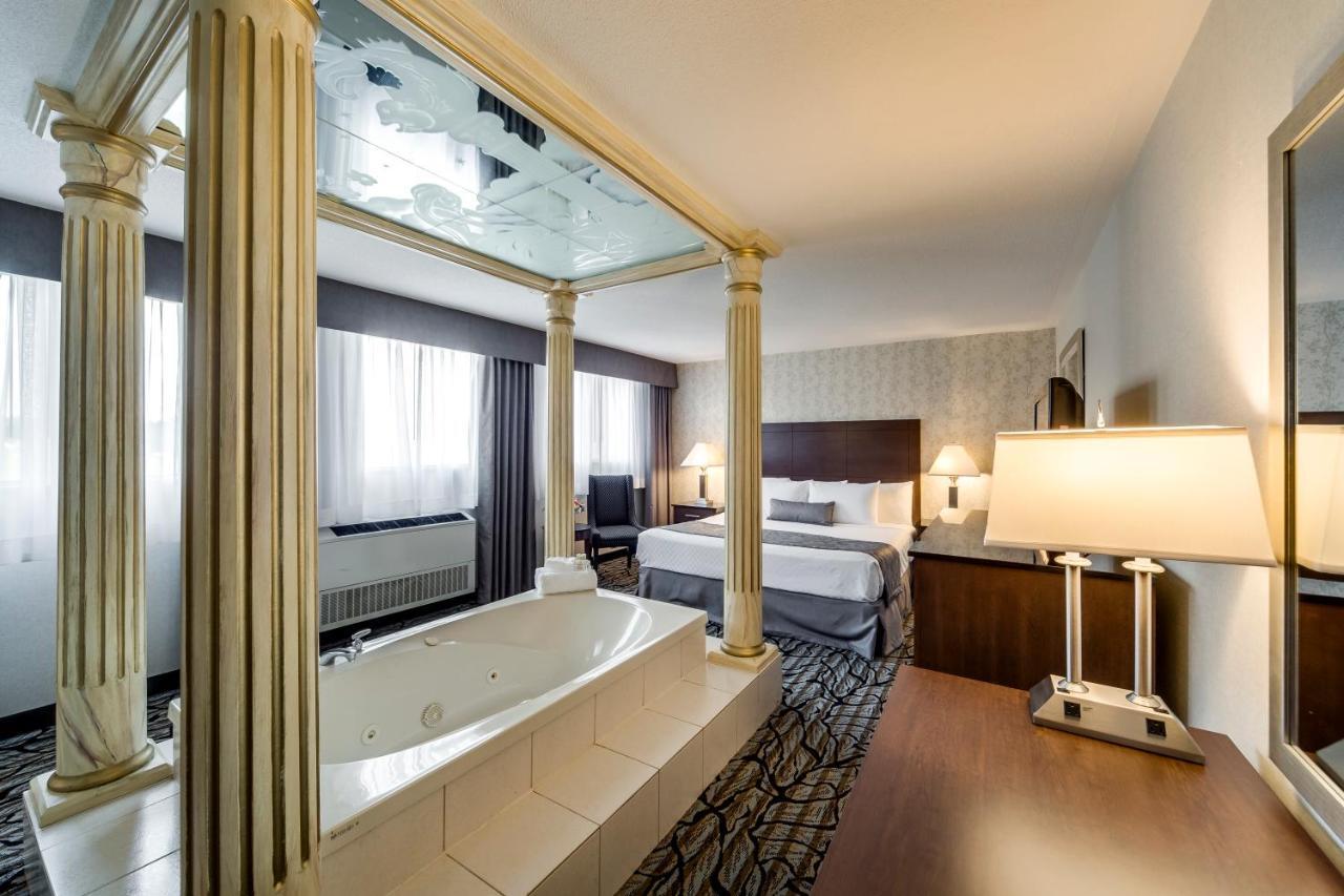 Monte Carlo Inn Oakville Suites Buitenkant foto